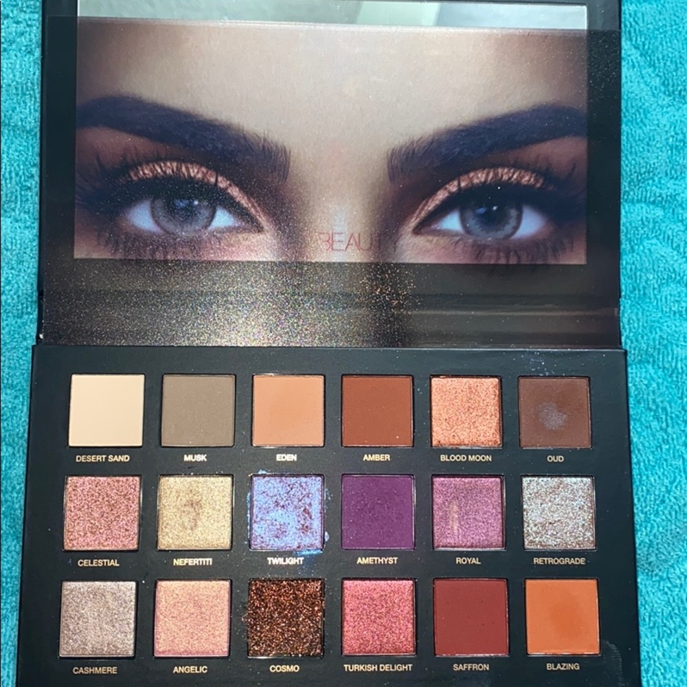 Huda Beauty Desert Dusk Palette
